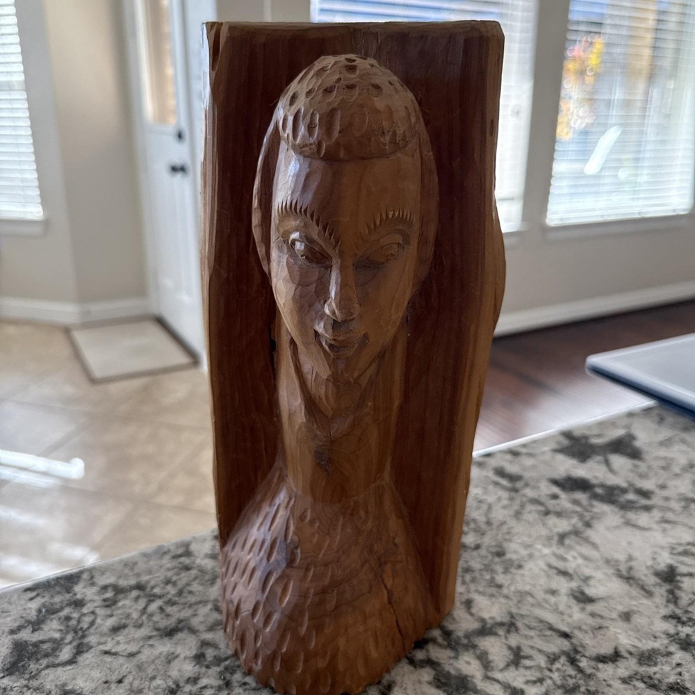 Wood Carved Statue of Lady Wood Figure